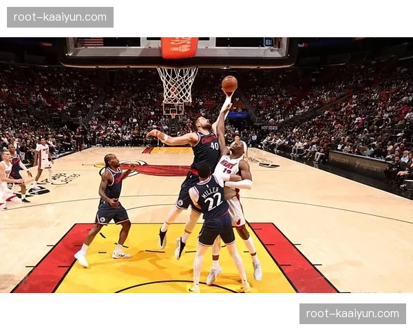 快船加兰成防守黑洞 185身高在换防体系中频繁被针对